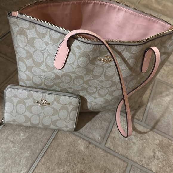 Coach purse matching wallet - Picture 3 of 3